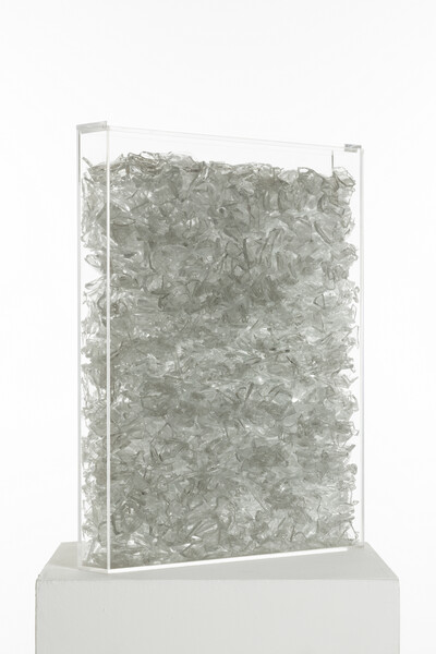 Box in Box, 2014. 50 x 40 x 6 cm. Plexiglass, glass. - © Ben Elliot