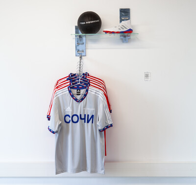 Ben Elliot Shop, 2018. Exhibition view @ Magasins généraux, Paris, France. - © Ben Elliot