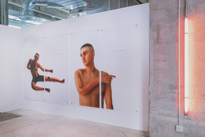 Tinder #freetoexplore #swipelife, 2019. Exhibition view, Magasins Généraux, Paris, France. - © Ben Elliot