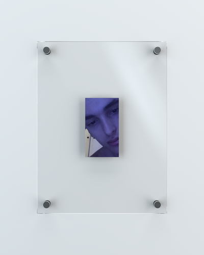 Unreleased Selfies, ongoing series. Digital print. 12.3 x 7 cm (36 x 27 cm frame). - © Ben Elliot