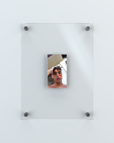 Unreleased Selfies, ongoing series. Digital print. 12.3 x 7 cm (36 x 27 cm frame). - © Ben Elliot
