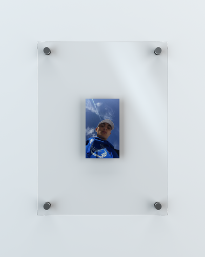 Unreleased Selfies, ongoing series. Digital print. 12.3 x 7 cm (36 x 27 cm frame). - © Ben Elliot