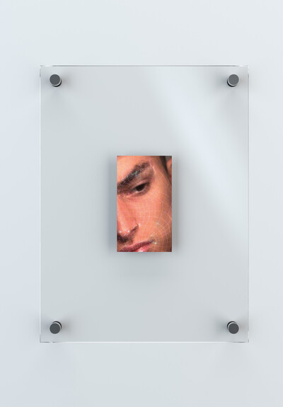 Unreleased Selfies, ongoing series. Digital print. 12.3 x 7 cm (36 x 27 cm frame). - © Ben Elliot