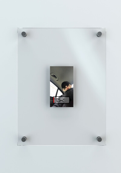 Unreleased Selfies, ongoing series. Digital print. 12.3 x 7 cm (36 x 27 cm frame). - © Ben Elliot